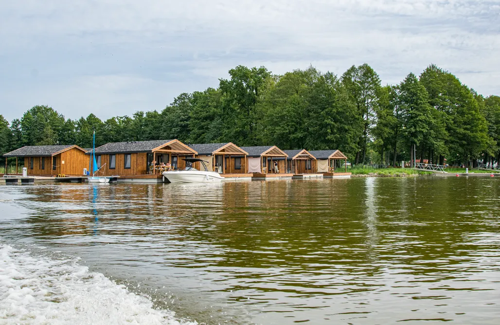 AlohaCamp Domy na wodzie „W zgodzie z naturą”  1