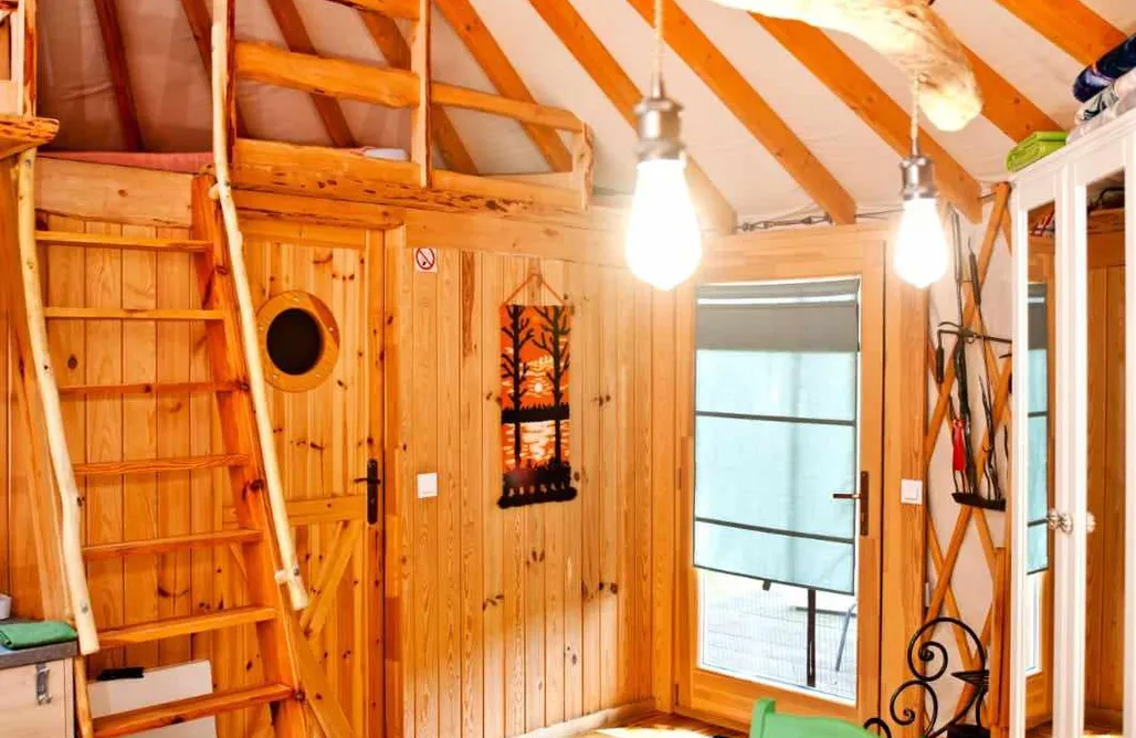 noclegi AlohaCamp Jurta Zielonego Spokoju - Forglamp 1