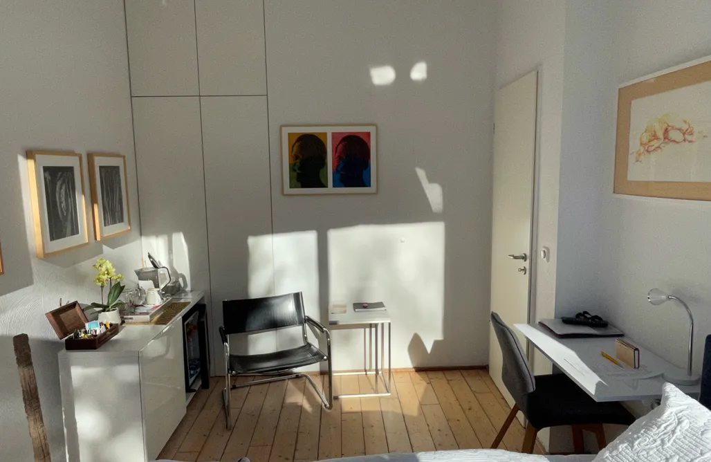 AlohaCamp room art lovers 3