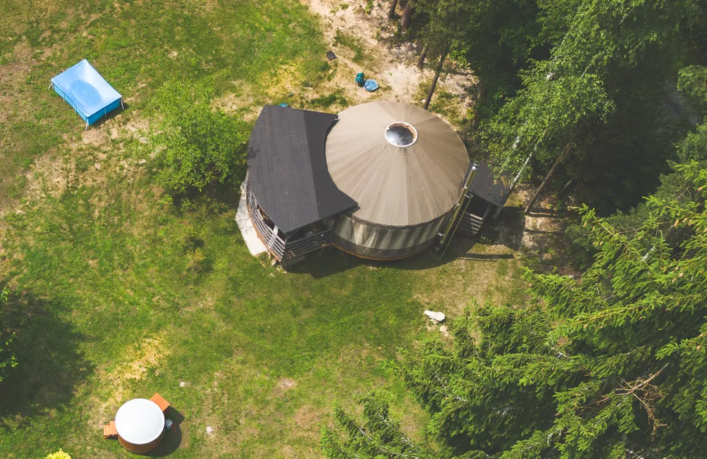 Sielpia Domki Jurty i namioty w lesie KotfaLas. Glamping - Świętokrzyskie  3