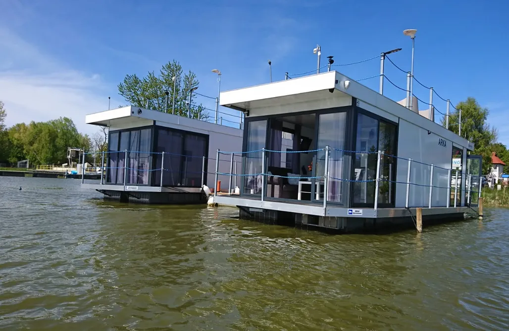 alojamientos AlohaCamp Arka - domki na wodzie 4